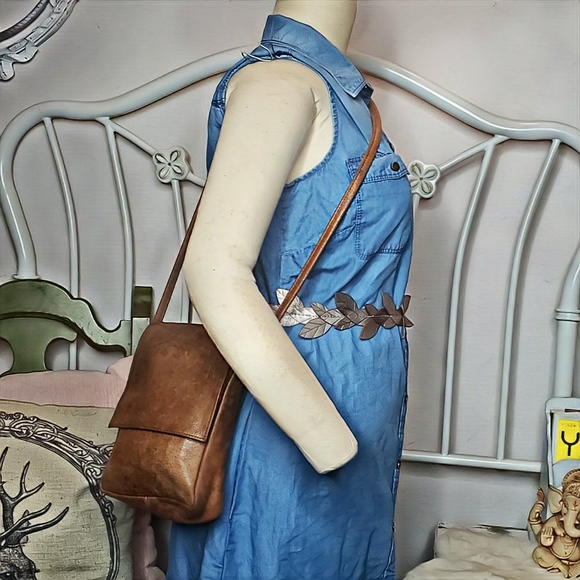 Sven berkeley leather small light brown crossbody - Picture 3 of 11